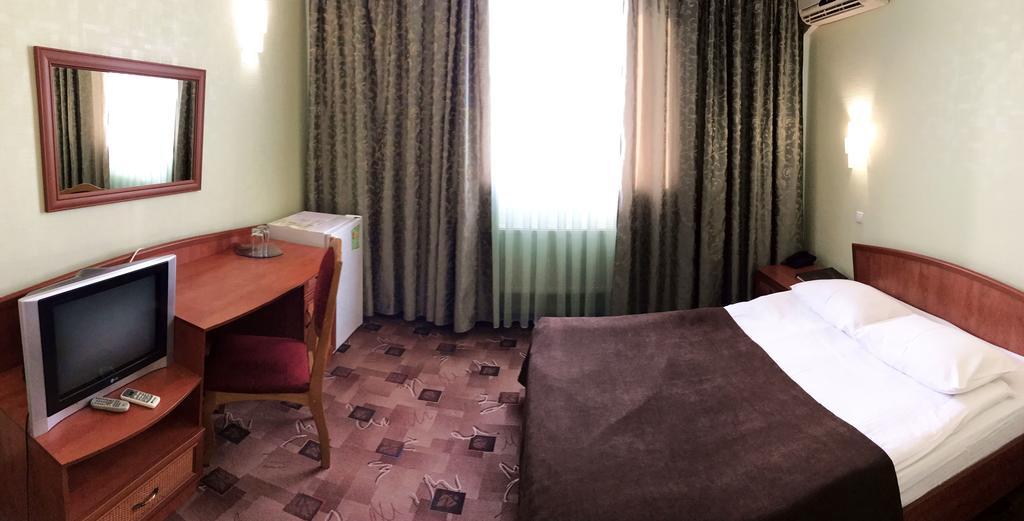 Alexandrovskiy Hotel Nikolayev Luaran gambar