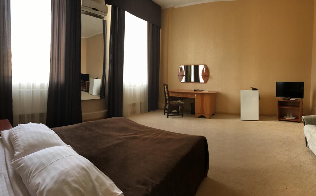 Alexandrovskiy Hotel Nikolayev Luaran gambar
