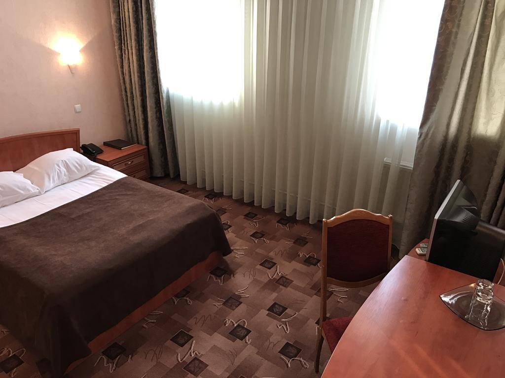 Alexandrovskiy Hotel Nikolayev Luaran gambar