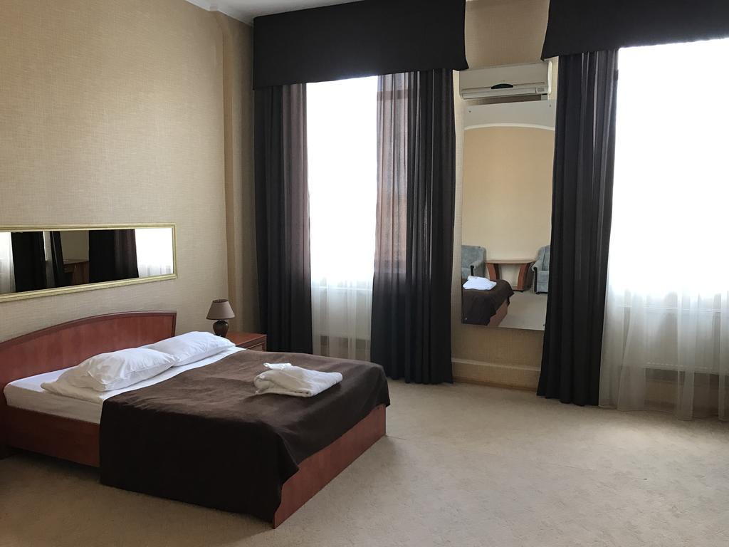 Alexandrovskiy Hotel Nikolayev Luaran gambar