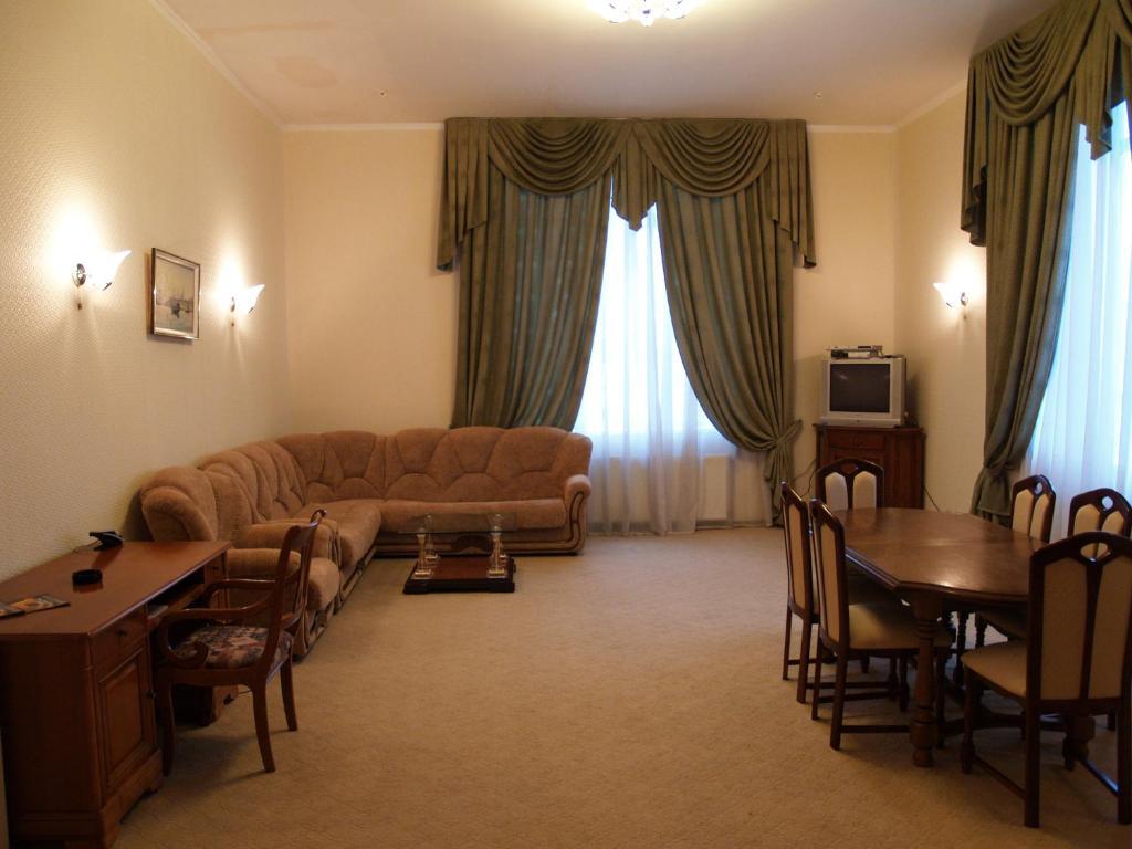 Alexandrovskiy Hotel Nikolayev Luaran gambar